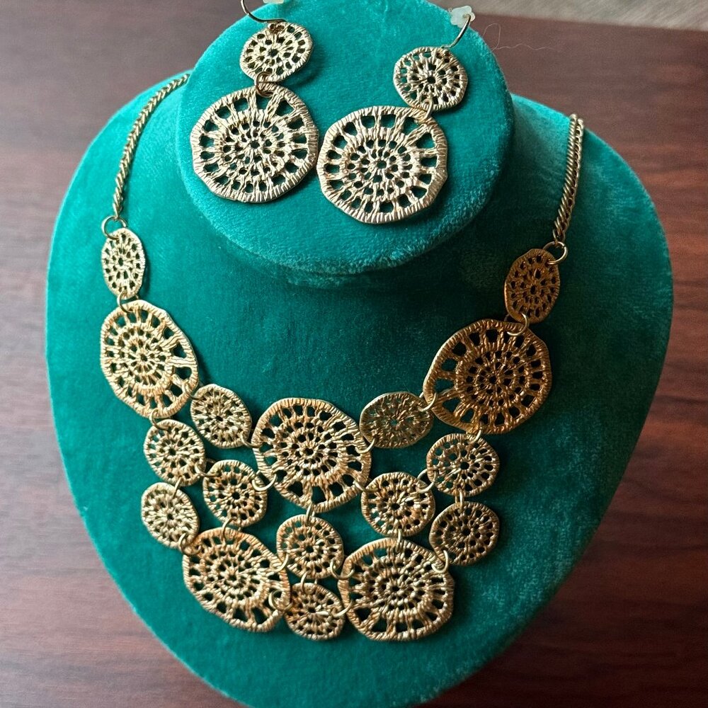 Modernist Textured Necklace and Earrings in Gold Tone Metal